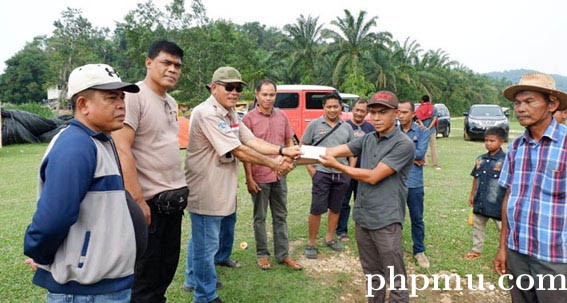 Desa Binaan Diterpa Bencana Banjir, TLCI #2 Riau Droping Bansos Dan Gerakkan Perekonomian Warga