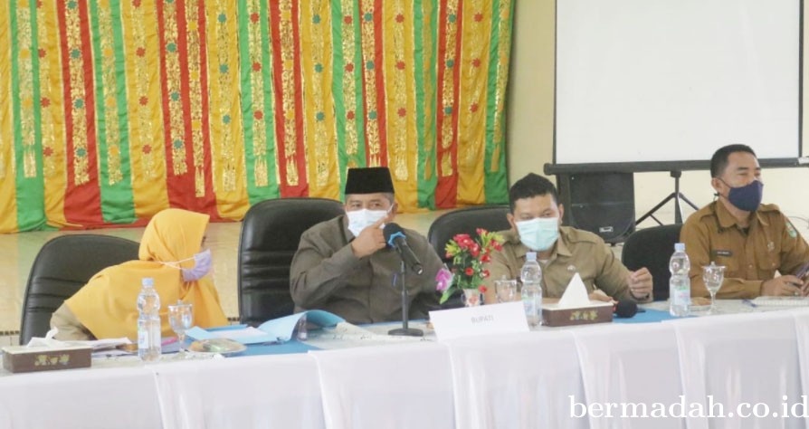 Bahas Dana Kampung, Bupati Alfedri Ingatkan Siltap Januari Selesai