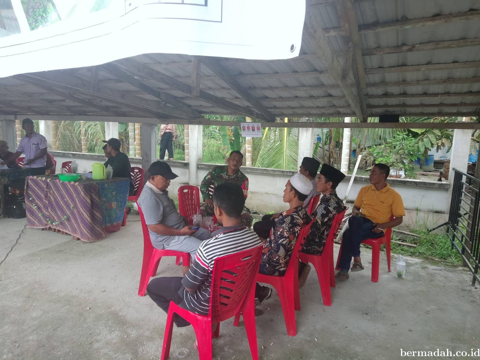 Sabtu 18 Mei, Babinsa Koramil 02/Sungai Apit Komsos di kampung Teluk Mesjid