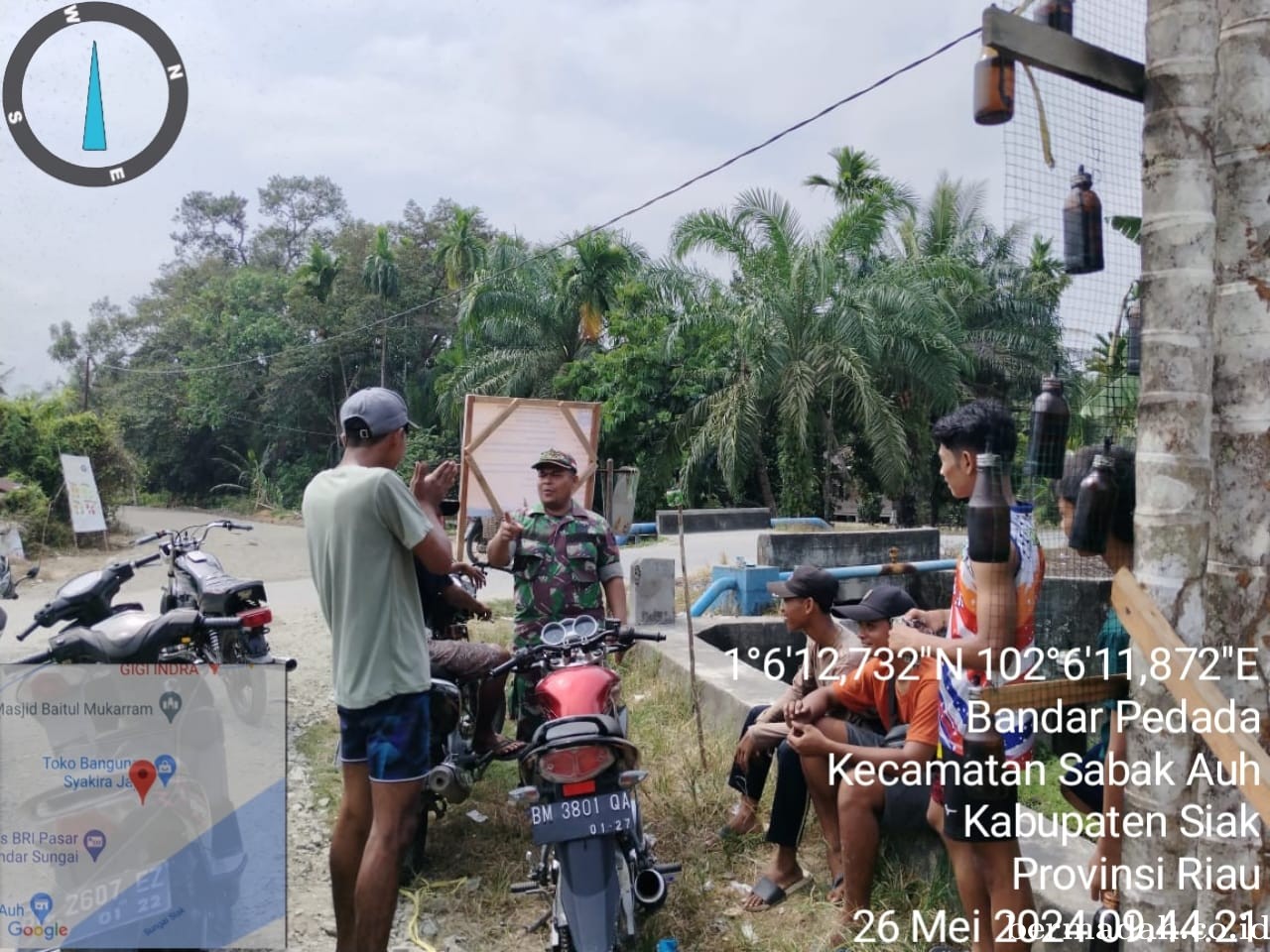 Minggu 26 Mei, Babinsa Koramil 06/PWK Sabak Auh komsos di Kampung Bandar Pedada