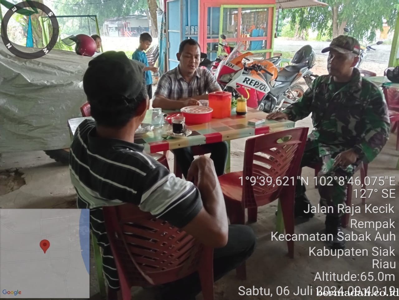 Sabtu 6 Juli, Babinsa Koramil 06/ PWK Sabak Auh Komsos di Kampung Rempak