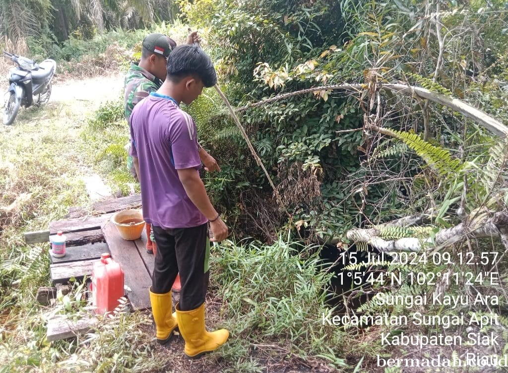 Penanggulangan Karhutla di Wilayah Koramil 02/Sungai Apit, Senin 15 Juli