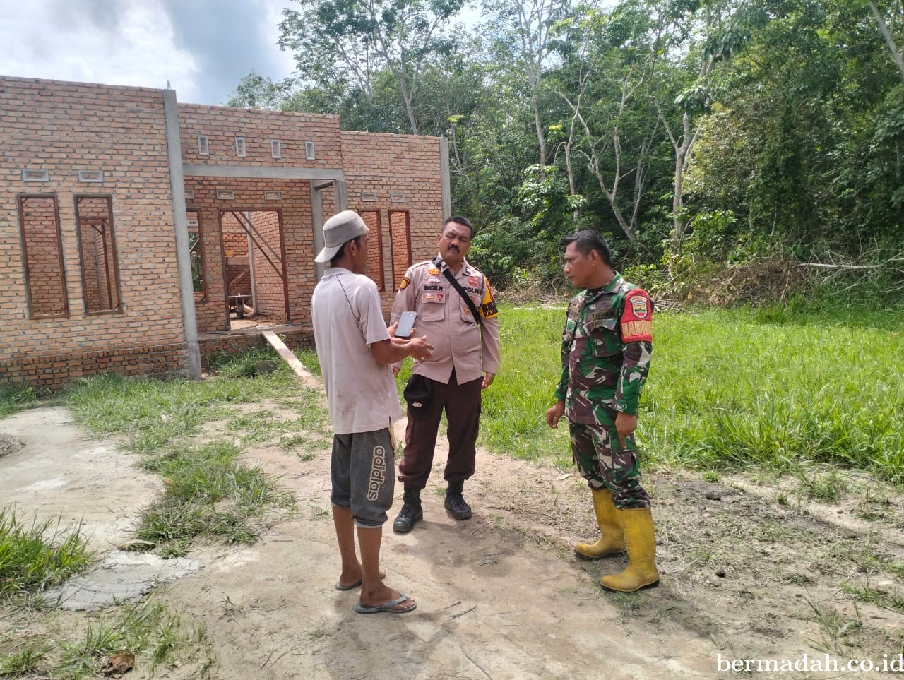 Minggu 11 Agustus, Babinsa Koramil 02/Sungai Apit Komsos di Kampung Teluk Mesjid