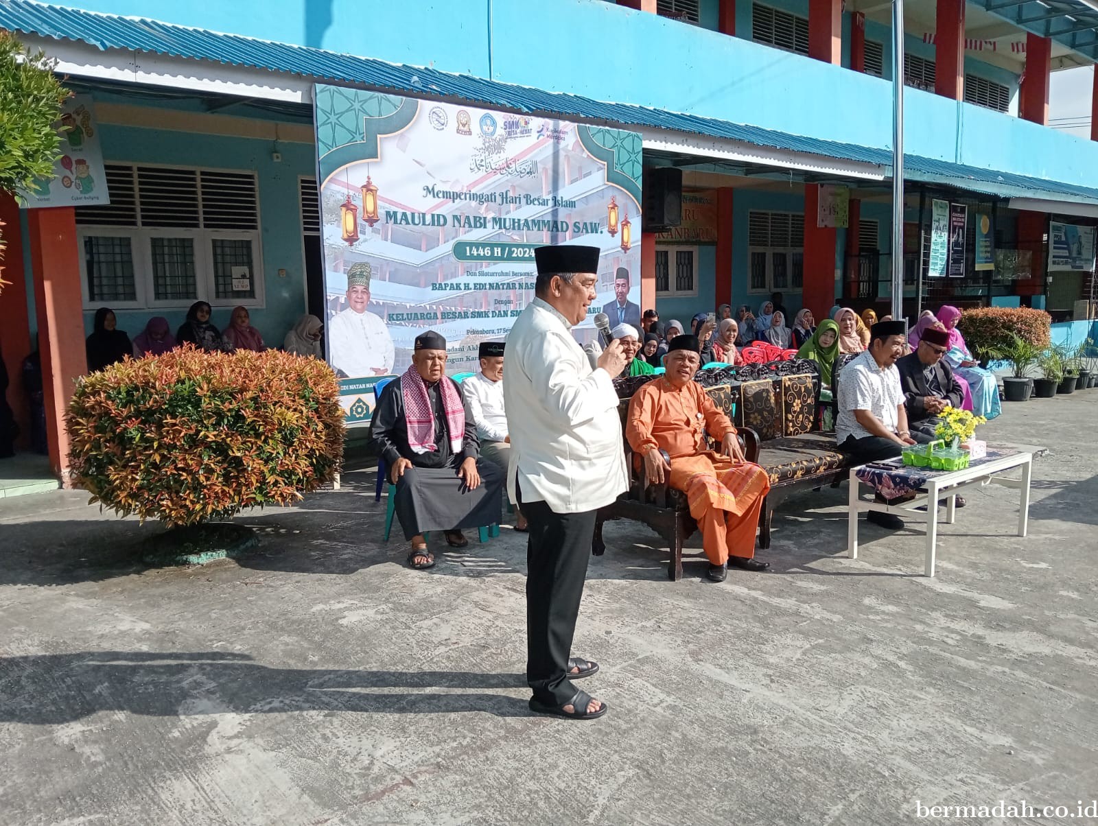 Balon Walikota Edy Nasution Hadiri Maulid Nabi di SMK Telkom