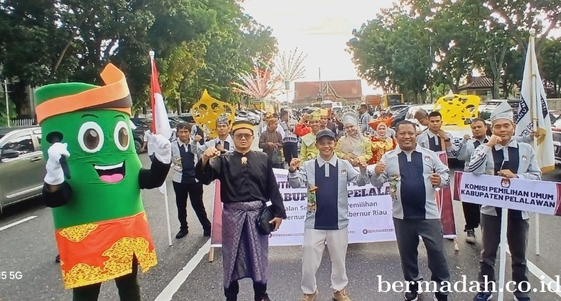 KPU Pelalawan Raih Juara Kontingen Terbaik dalam Karnaval Pilkada Riau 2024