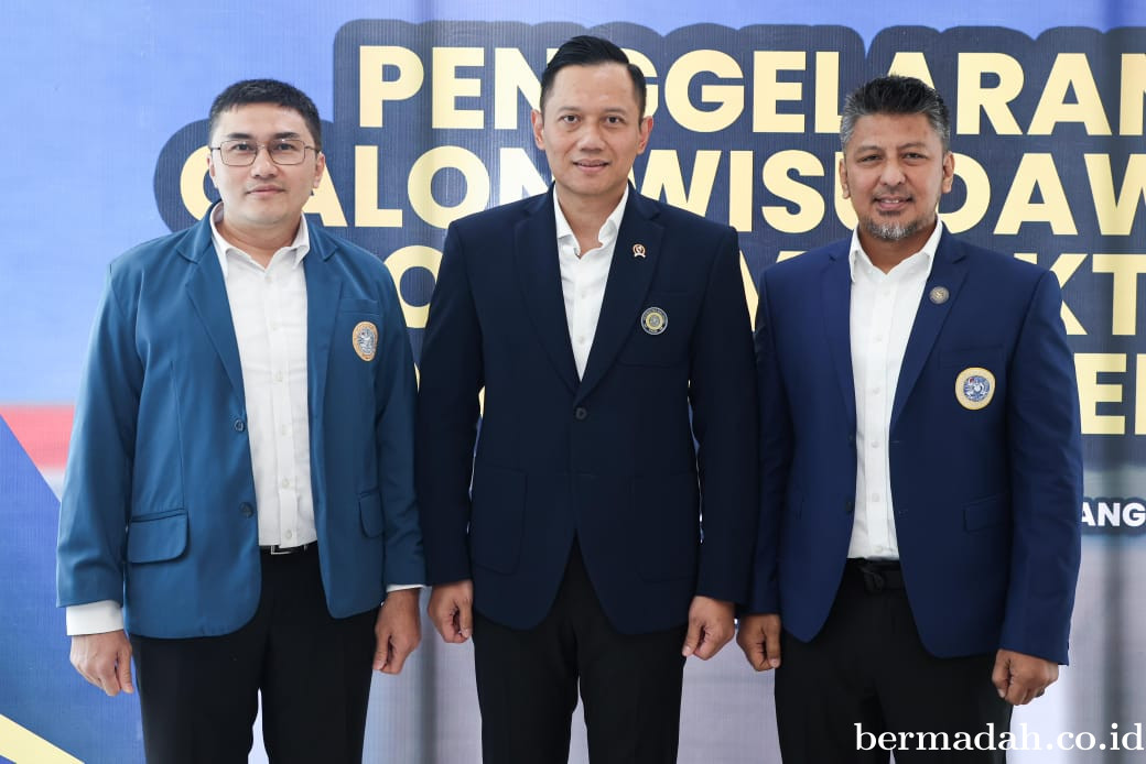 Raih Penghargaan Lulusan Terbaik di Unair, Ketum Demokrat AHY Lulus Bareng Bendum dan Jubirnya