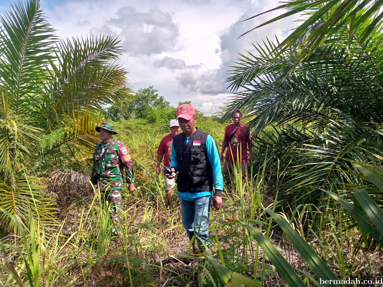 Penanggulangan Karhutla di Wilayah Koramil 02/Sungai Apit, Minggu 16 Maret
