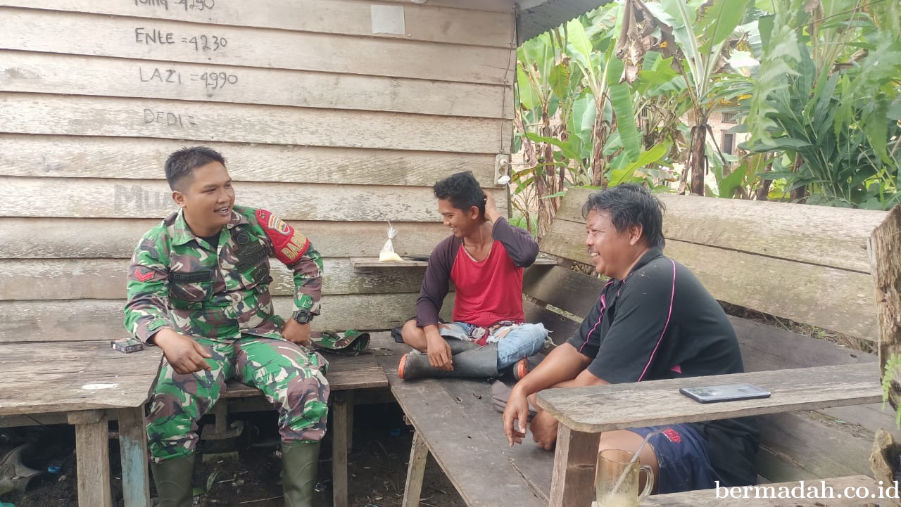 Senin 17 Maret, Babinsa Koramil 02/Sungai Apit Patroli dan Sosialisasi Pilkada Damai