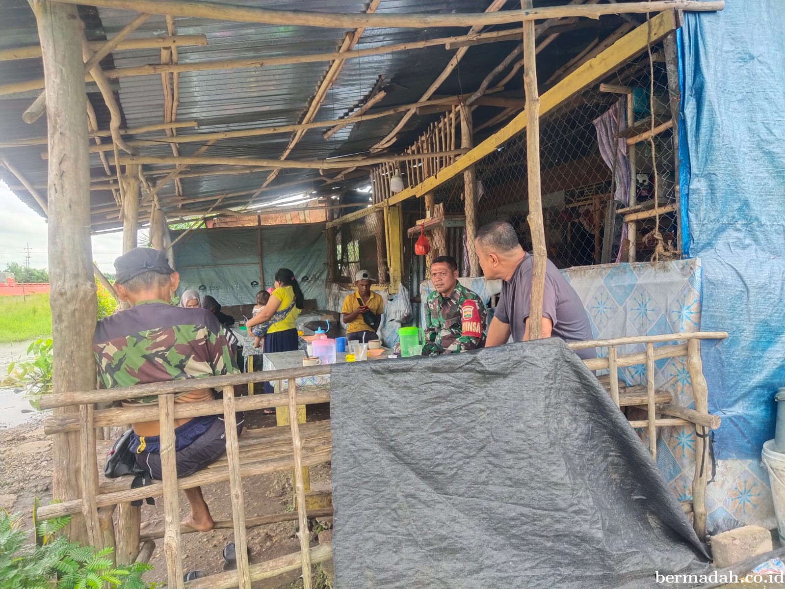 Kamis 24 Juli, Babinsa Koramil 02/Sungai Apit Komsos kepada Masyarakat Kampung Dosan