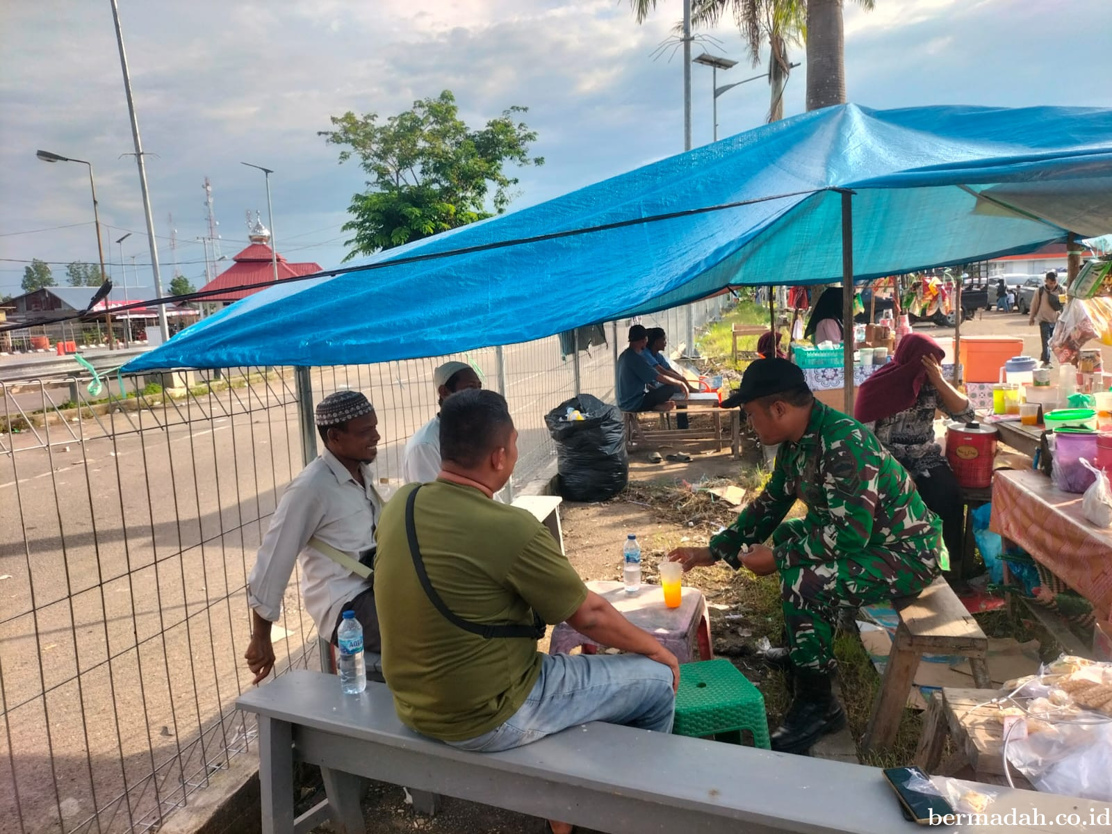Senin 4 Agustus, Babinsa Koramil 02/Sungai Apit Komsos kepada Masyarakat Kampung Mengkapan