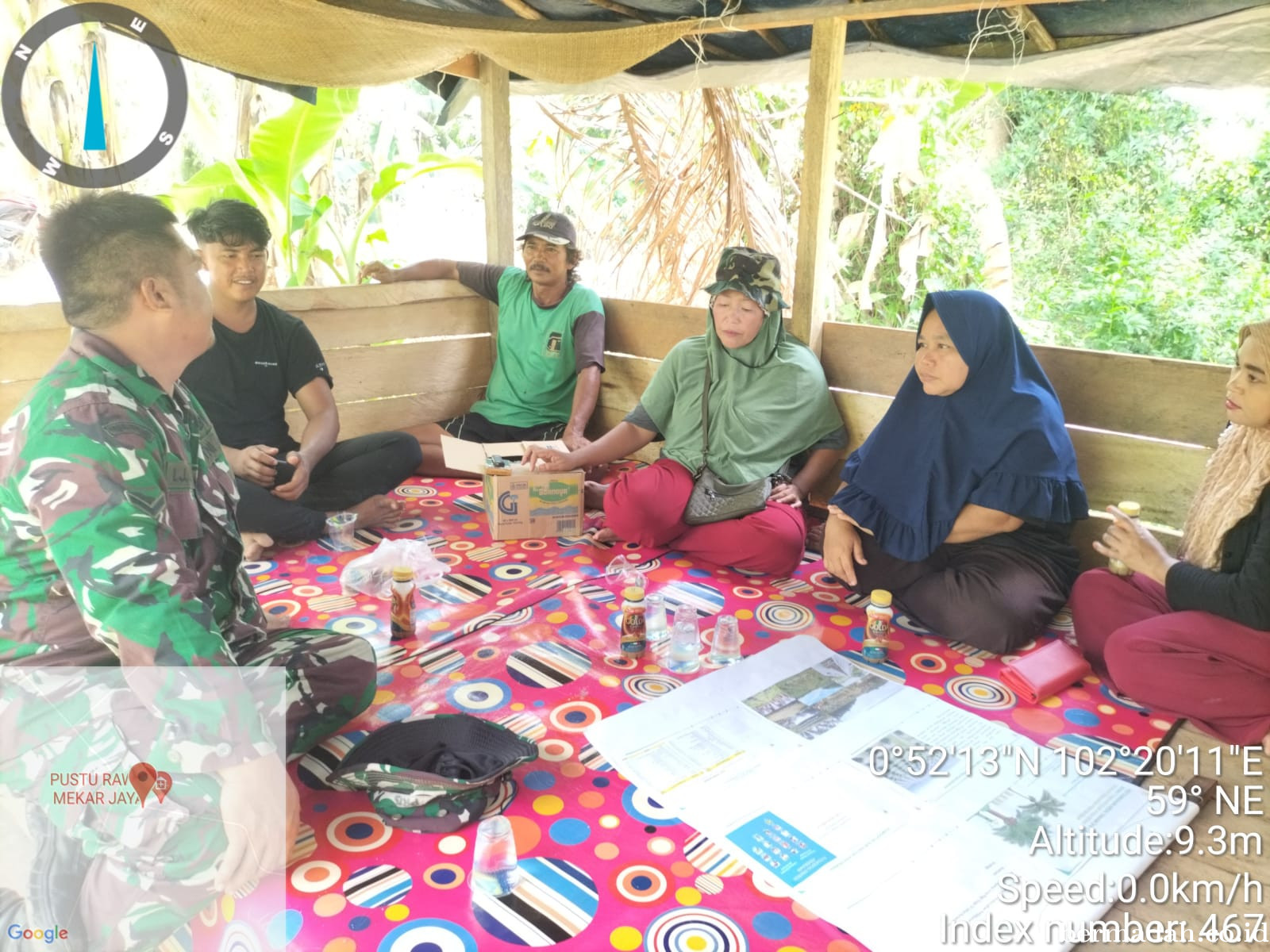 Rabu 24 September, Babinsa Koramil 02/Sungai Apit Komsos di Kampung Sungai Rawa