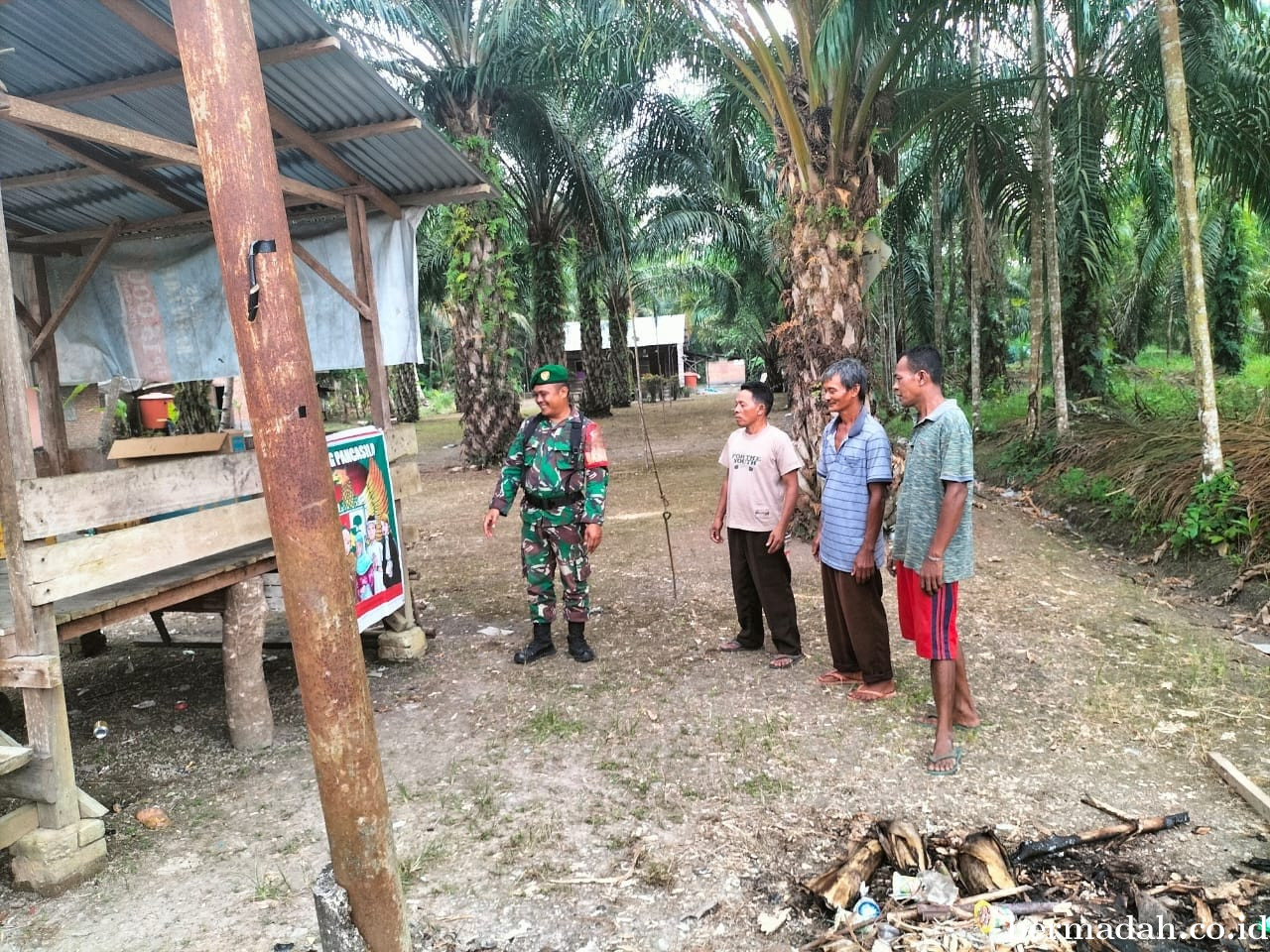 Senin 29 September, Personil Babinsa Koramil 02/SA Komsos dan Sosialisasi Nilai-Nilai Pancasila