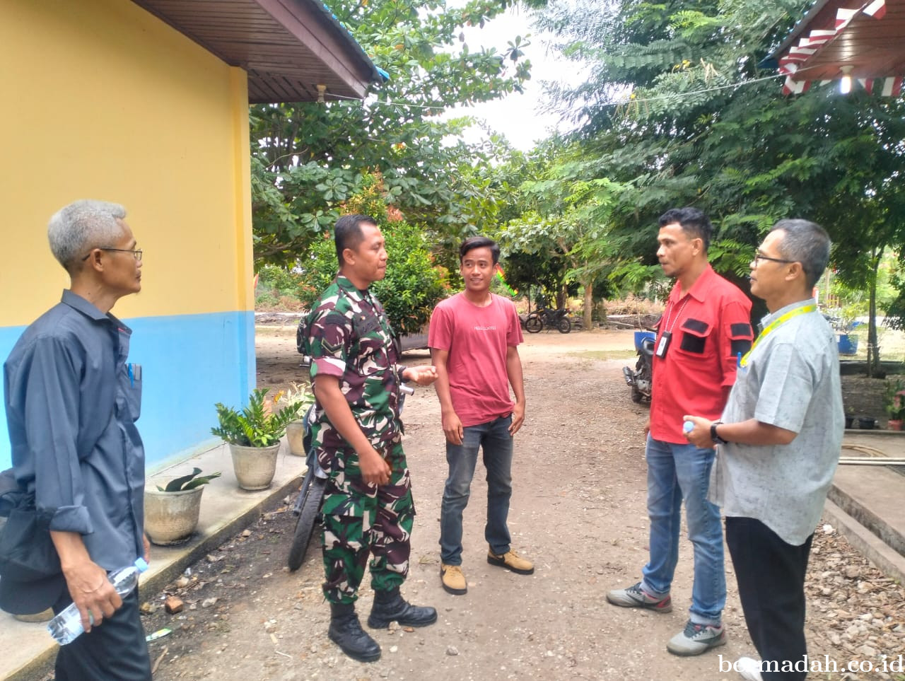 Sabtun4 Oktober, Babinsa Koramil 02/Sungai ApitbKomsos di Kampung Teluk Batil