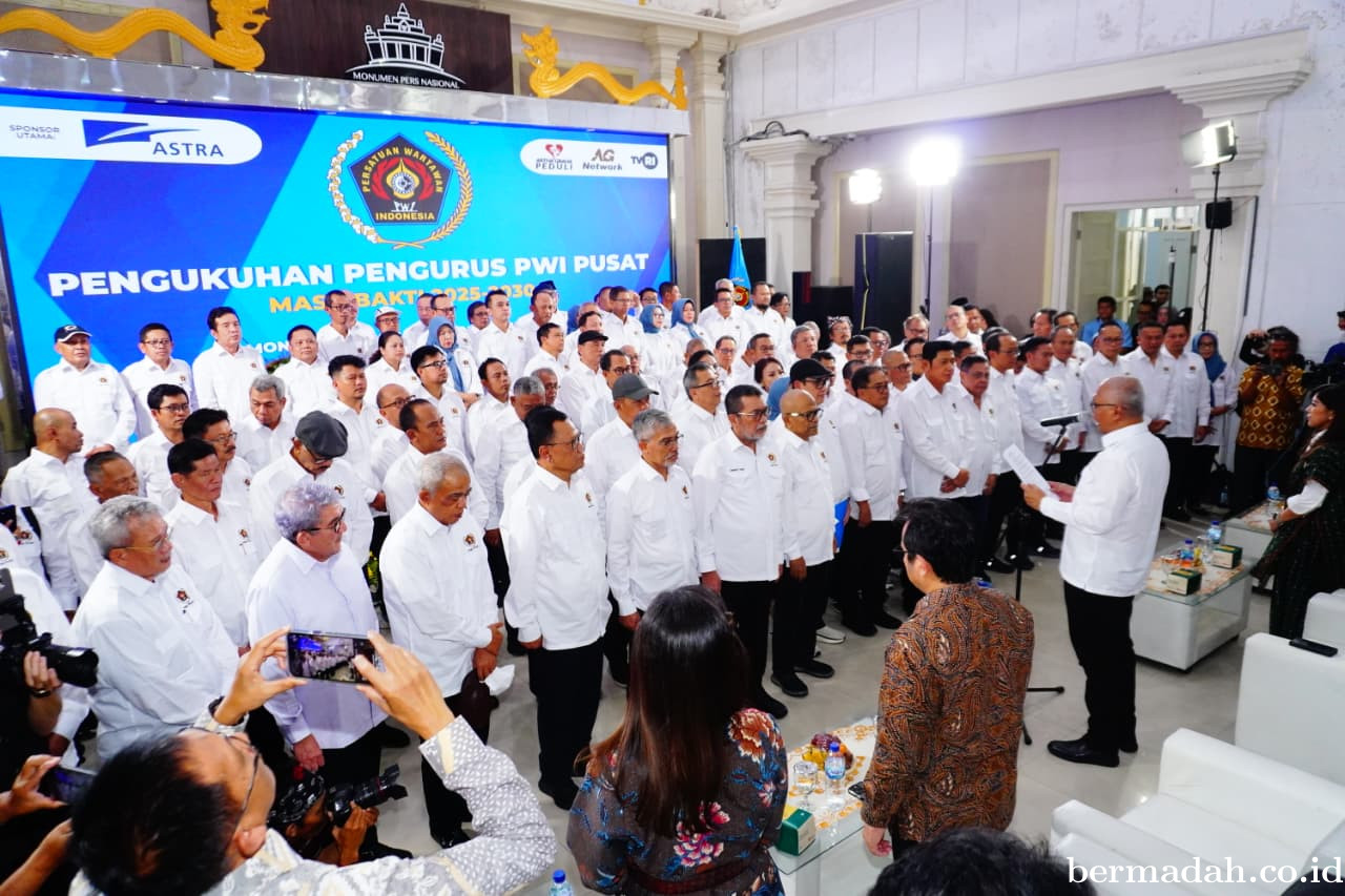 Menkomdigi Kukuhkan Pengurus PWI Pusat 2025–2030 di Monumen Pers Nasional