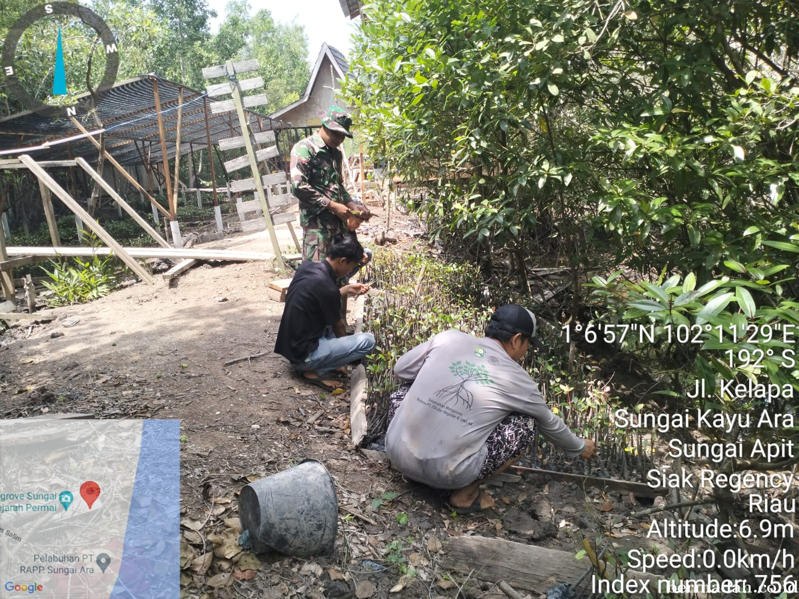 Minggu 5 Oktober, Babinsa Koramil 02/Sungai Apit Komsos di Kampung Kayu Ara Permai