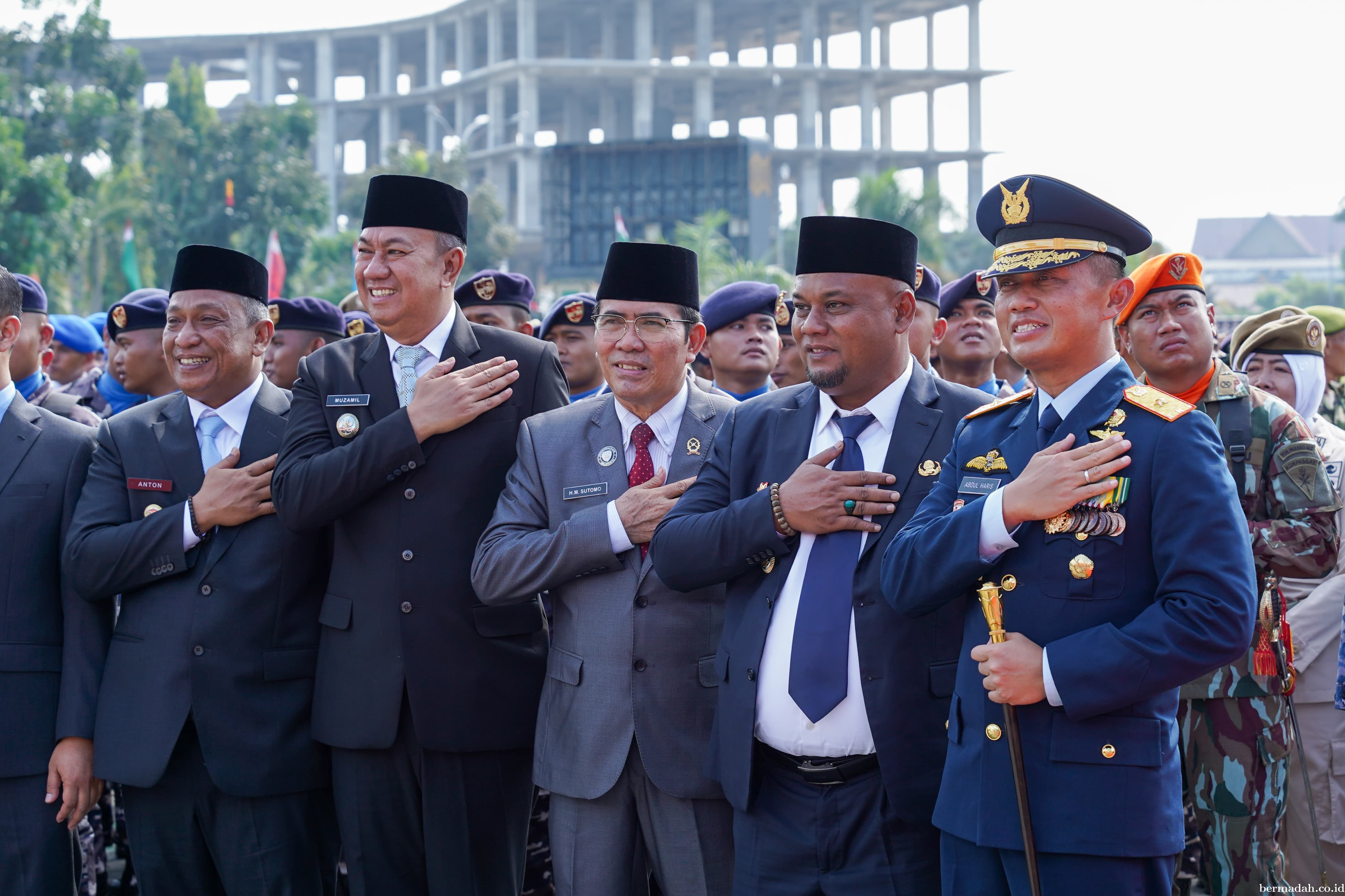 Wabup Siak Syamsurizal Hadiri Upacara HUT ke-80 TNI di Pekanbaru