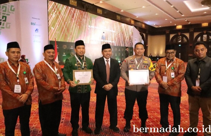 Perkuat Kolaborasi Kemitraan, Bupati Siak, Polres Siak dan BAZNAS Siak Raih Penghargaan BAZNAS Award