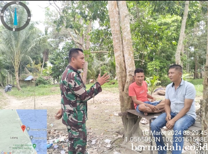 Minggu 10 Maret, Babinsa Koramil 02/Sungai Apit Komsos bersama masyrakat Kp Lalang