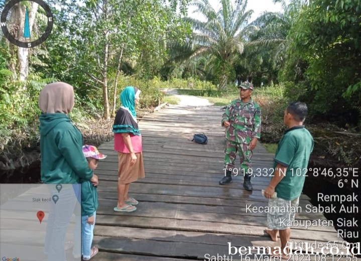 Sabtu 16 Maret 2024 Babinsa Koramil 06/PWK Sabak Auh Komsos di Kampung Rempak