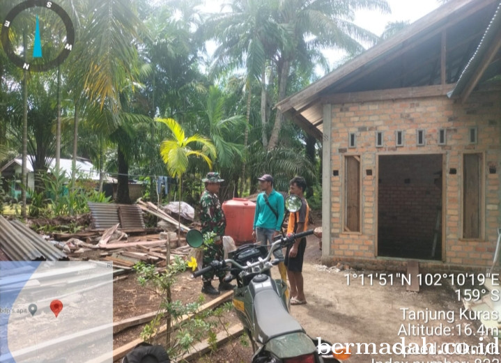 Senin 6 Oktober Babinsa Koramil 02 Sungai Apit Komsos kepada di Kampung Tanjung Kuras